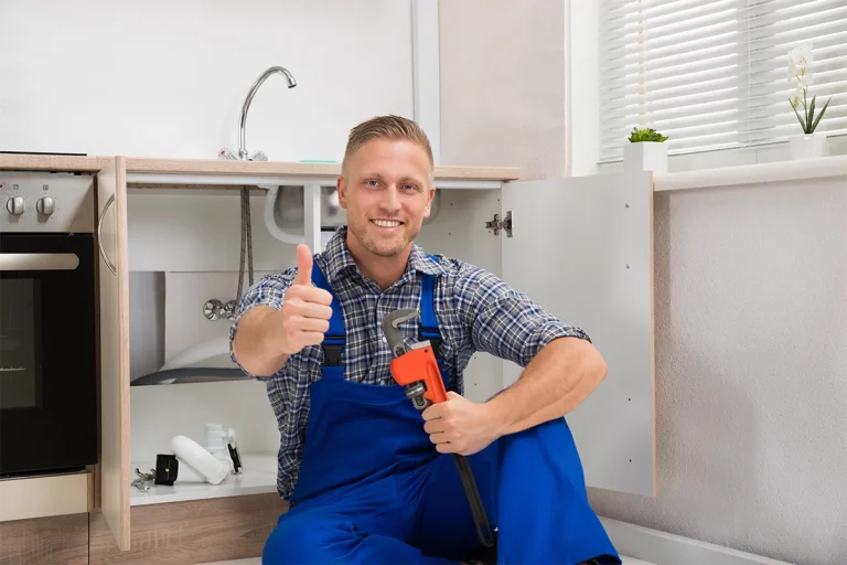Emergency plumber Randburg assisting with urgent home plumbing repair
